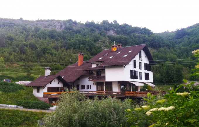 LogoS restoran sa prenoćištem