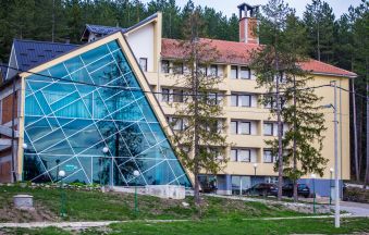 Hotel ,,Borovi"