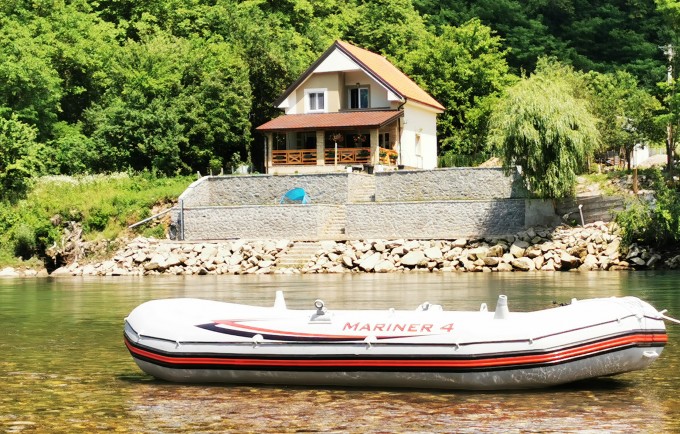 Vila Drinaland - kuća na Drini