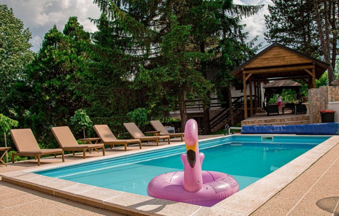 Vukova dolina (wolf valley house)