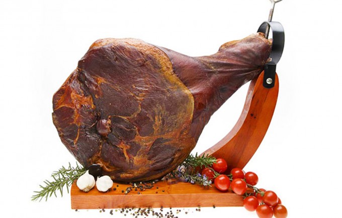 Prodaja NJEGUŠKOG PRŠUTA,KOBASICE,SIRA,BIJELE I ŠARENE SLANINE