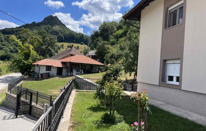 Kuća u podnožju Ostrvice