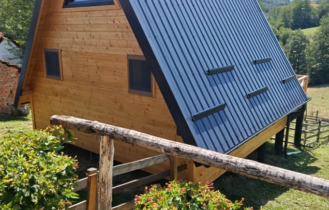 Преноћиште Лелић (брвнара)