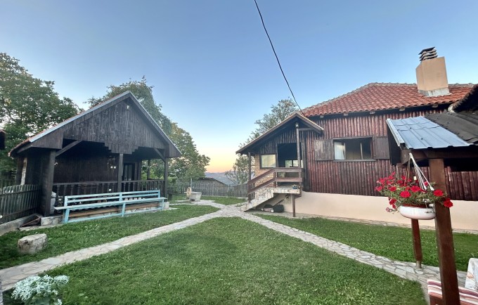 Kuća na brdu, Zapadna Srbija
